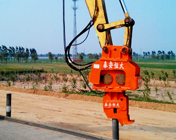 VC-D系列多功能液壓振動(dòng)夯實(shí)機(jī)