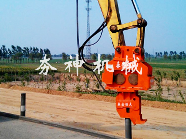 VC-D系列多功能液壓振動(dòng)夯實(shí)機(jī)